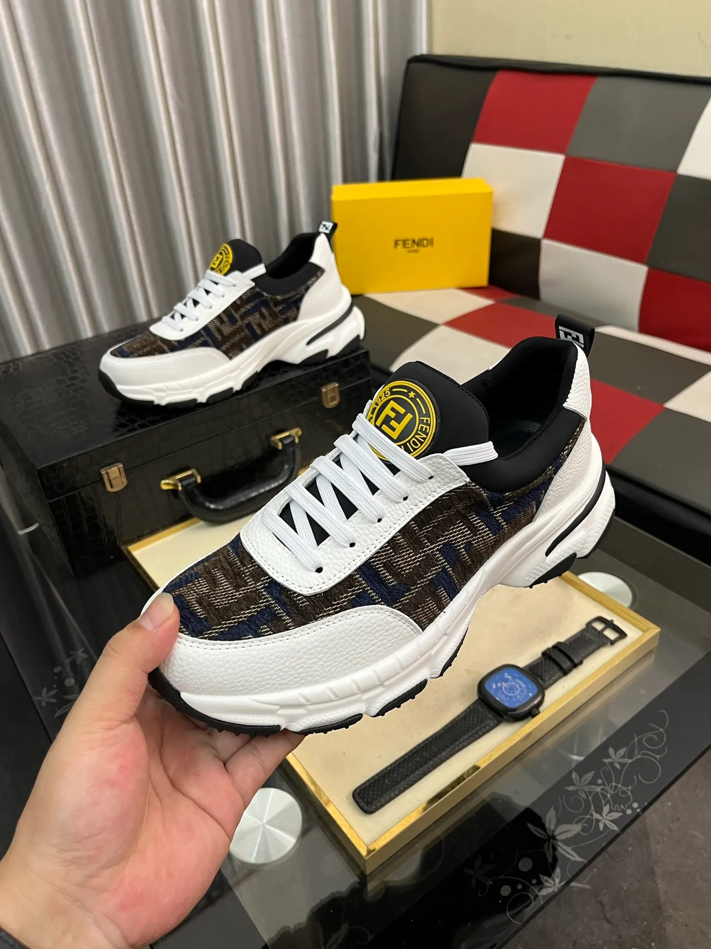 Men's Men's Shoes💰458⌚️⌚️[FENDI] Fendi's classic and comfortable men's, this sophisticated sneaker is made of soft calfskin➕genuine leather lining➕original ultra-light rubber material with rough outsole. This unique and light style suits the casual and sophisticated sensibility of this season. Size: 38-443️⃣Colors available